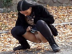 Desperate Urinate For Dark Haired Babe Desperate Urinate For Dark Haired Babe