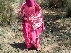 husband wifey Jungle ghumne Gaya Patni ko Jameen per Leta kar sabse badhiya chudai Kiya