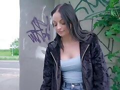 incroyable baise en plein air avec une adorable brune sydney love incroyable baise en plein air avec une adorable brune sydney love