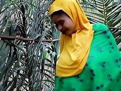 Ebony hijab tramp gets solo Masturbation Ebony hijab tramp gets solo Masturbation