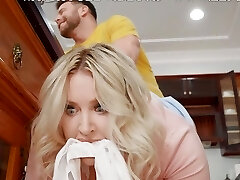 une milf sournoise séduit son petit ami.katie kush et jenna starr se font baiser une milf sournoise séduit son petit ami.katie kush et jenna starr se font baiser