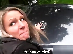 blonde obtient chatte éjaculation en plein air blonde obtient chatte éjaculation en plein air