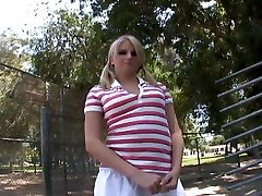 Deep Throat im Auto weil der Schwanz schon will