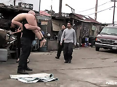 julie night-fistée et baisée dans le dépotoir julie night-fistée et baisée dans le dépotoir