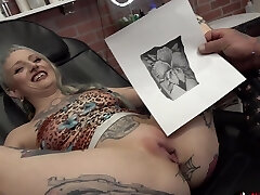River Dawn Ink gets a new pussy tattoo