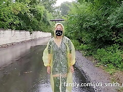 Teenage in yellow raincoat flashes pussy outdoors in the rain