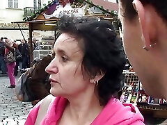 vecchio turista nonna raccolto su e scopata da eccentrico ragazzo