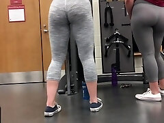 Spying on college gal asses in gym