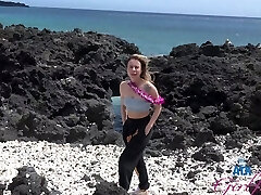 Jummy chick Summer Vixen walks on the beach with her bf