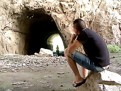 Afrikanerin wird gebumst unter freiem Himmel