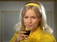 Uden en traevl - (Out Of a stitch) - 1968