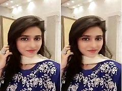 Today Exclusive-Super-hot PaKi Girl Showing Boobs a...