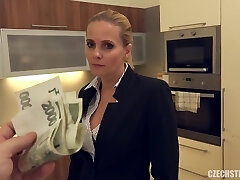 A Real Estate Agent Reluctantly Had A Sex With A Smashing Customer To Make A Contract In