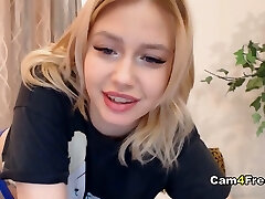 金发小妞乱搞她的阴部上凸轮