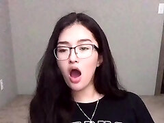 Amateur webcam toying moist pussy