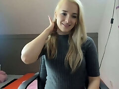 This webcam model's bootie is so delicious and squishy and she got a bum