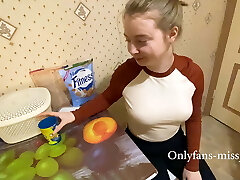 ella me chupó justo en la cocina