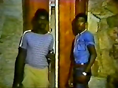 Milf got her muff banged by some african masturbates in the hotel room