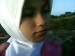 Arab girls have sex at the beach