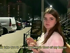 Подцепил школьницу на улице и трахнул её в подъезде.