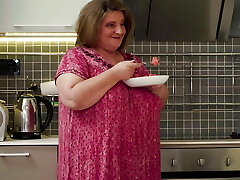 Curvy big breasted Jana loves younger muscled boys