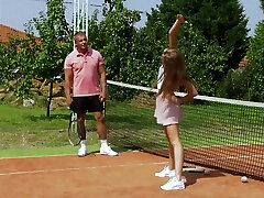 تیفانی در زمین تنیس