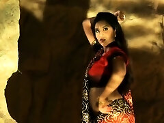 princesse indienne exotique dansant