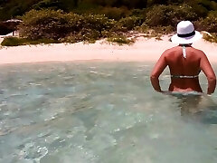 Mature Gal Exposing Her Hairy Pussy Underwater