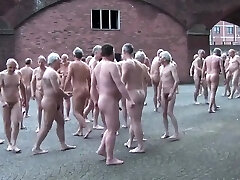 los nudistas británicos en el grupo 2