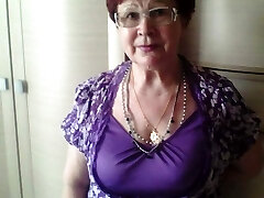 Granny Angela's big culo. She can't take it up the arse.