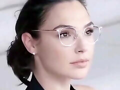 Woman gadot sexy glasses 2 Woman gadot sexy glasses 2
