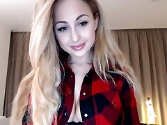 Amateur Susanahotervx Showcasing Boobs On Live Webcam