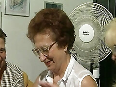 Rentner Treff endet in Lesben Soiree Rentner Treff endet in Lesben Soiree