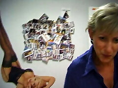 Alte Milf im Buero gefickt