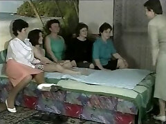 Five mature bbws plays with one man