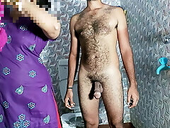 Maa Ne Bete Ko Shower Me Bra-G-string Se Land Hilate Pakda Fir Apni Choot Chudayi