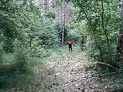 crossdresser dans le bois