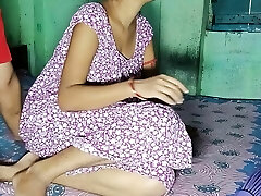 Indian bengali pinki vabi ghar pe kam kar rahi thi bahut din bad davor  aakar maje se choda mujhe