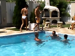 amateur babes gruppe gefickt am pool sex-party