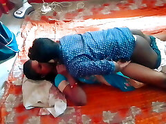 Apne ghar se i meri wife maine din ko hello use pel diya