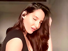 nora fatehi sexy espressioni