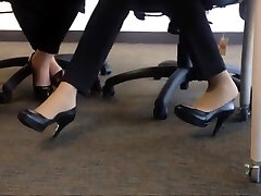Candid high-heeled slippers shoeplay in nylons au bureau 1