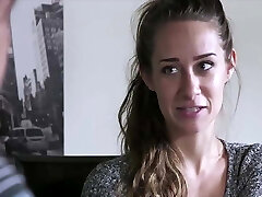 Epouse timide, avec les yeux bandes, transformee en une salo Epouse timide, avec les yeux bandes, transformee en une salo