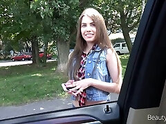 Lusty jiggish GF Elle Rose prefers to be boned in the car instead of having picnic