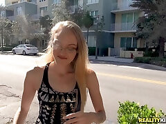 Nerdy Heather Hamilton gets talked into deep-throating a delicious dick