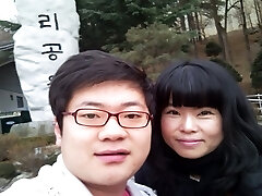 Amateur Korean couple fucks in old-school missionary position on camera