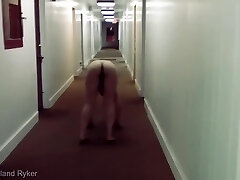 A lustful couple decided to publicly poke in the corridor of the motel.