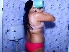 ragazza calda e sexy che si fa un bagno con il fidanzato bagno indiano del sud video amatoriale video sesso cam