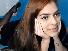 show de webcam con una elegante morena adolescente