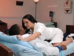 follando interracial en el hospital con la enfermera tetona angela white